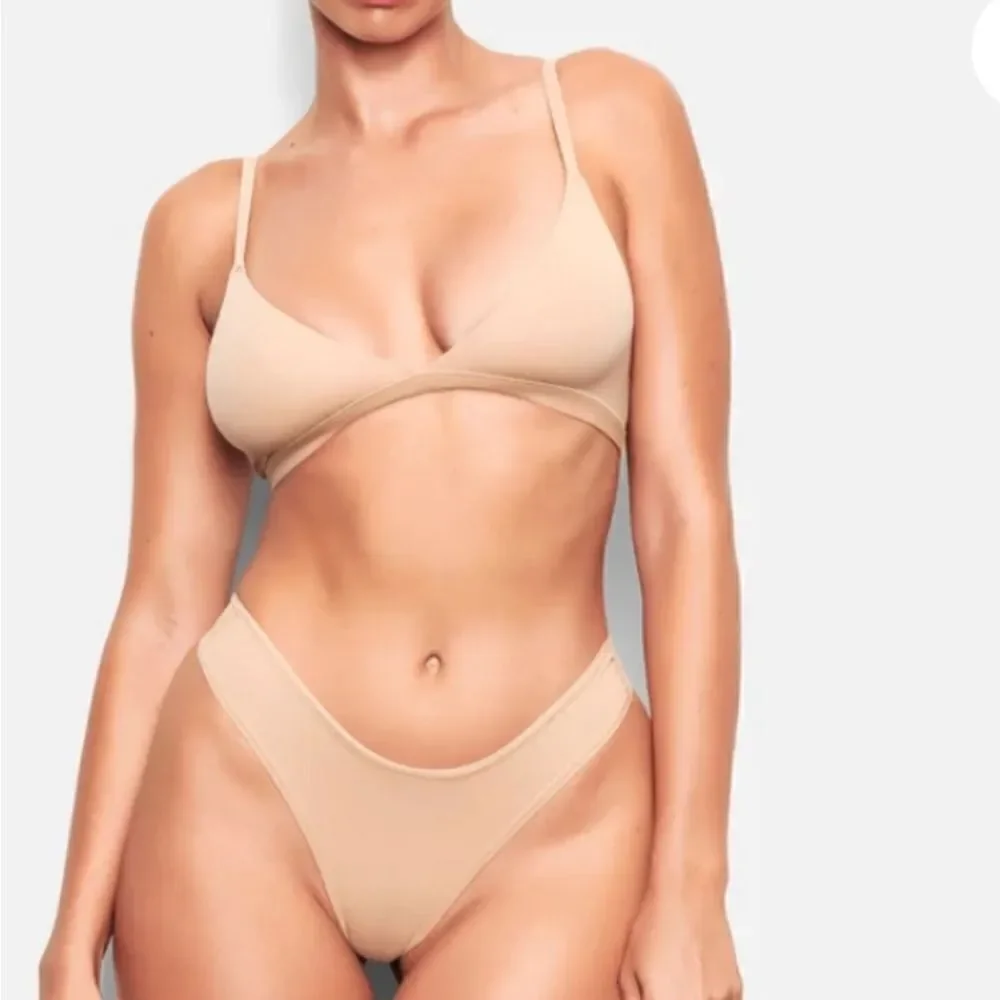 NWT SKIMS Fits Everybody Triangle Bralette - Size Small
